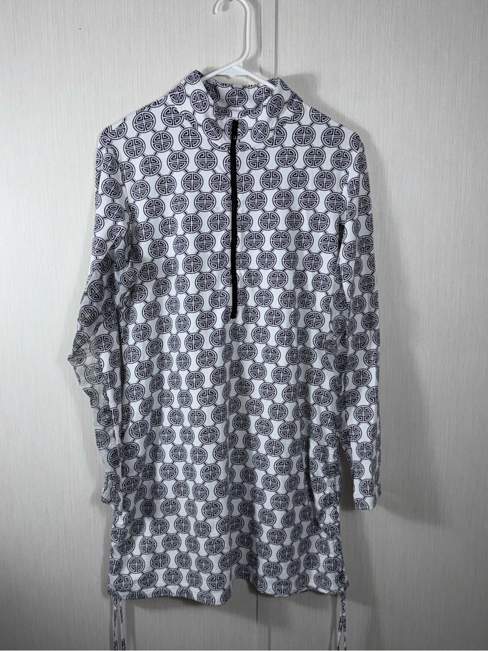 IBKUL White with Black Medallion Pattern and Black Half Zip